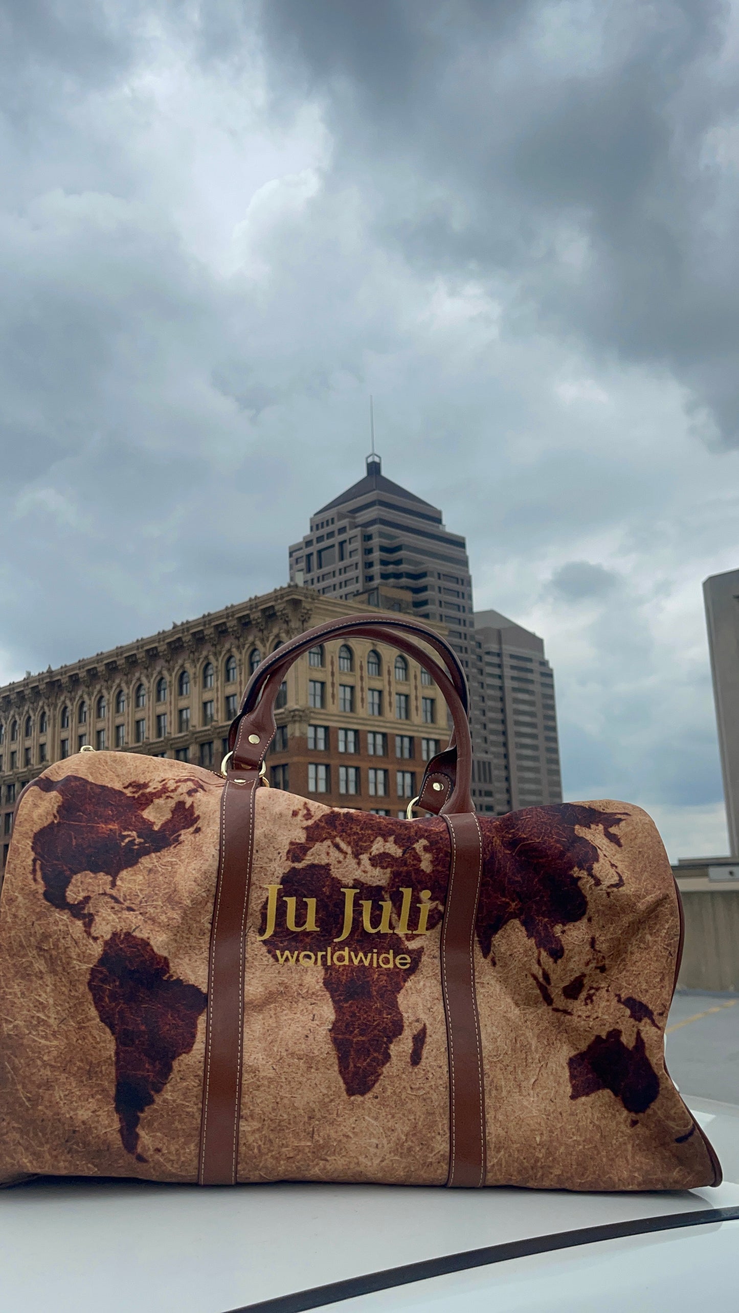 Jū Juli “Voyager” duffel bag